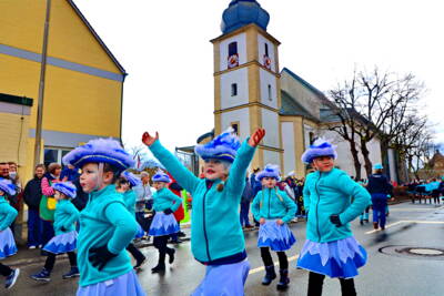 Fasching 2023 - Garde SpVgg Stegaurach im Zug, Detail