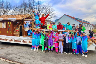 Fasching 2023 - Mühlendorfer Jugend vor der Aurachtalhalle