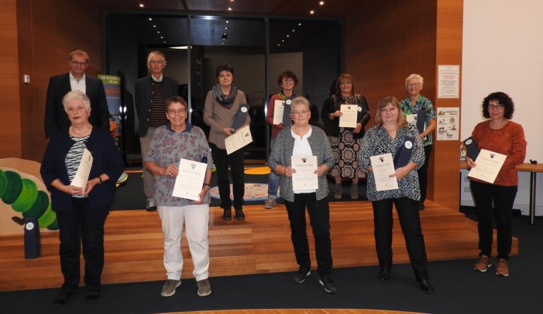 Für 10 und 20 Jahre ehrenamtliches Engagement wurden die Helferinnen in der Bücherei Stegaurach ausgezeichnet