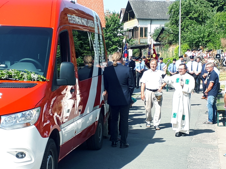 Segen für Hartlandener Feuerwehrfahrzeug